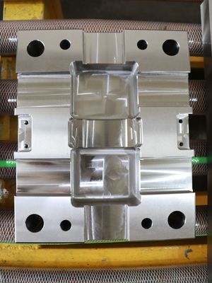 kualitas  CNC Machined Plastic Mould Base Precisely Milled ISO9001:2015 pabrik