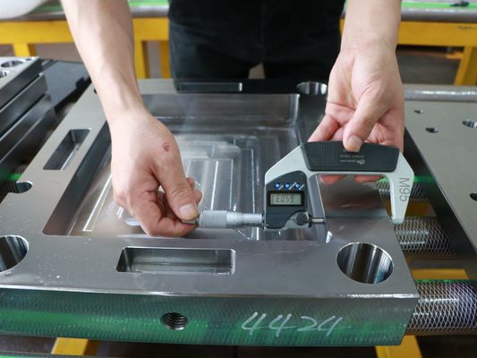 Bagian Cetakan Plastik Mesin CNC dengan Bingkai Presisi Chamfering