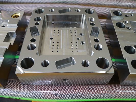 JIS S50c Precision Mould Base Layanan Logo Disesuaikan Penggilingan Presisi