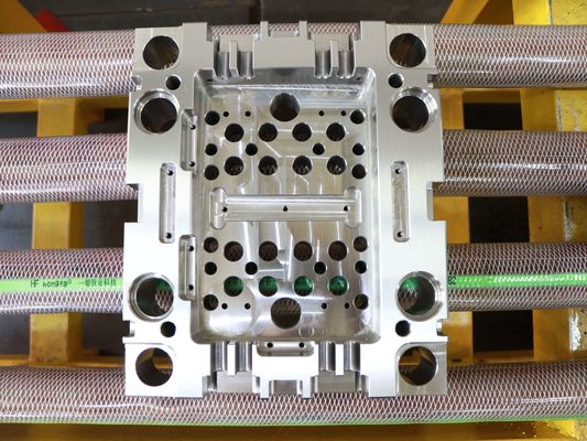 JIS S50c Basis Cetakan Plastik Mesin CNC Presisi Tinggi Untuk Sistem Mulut Air Besar