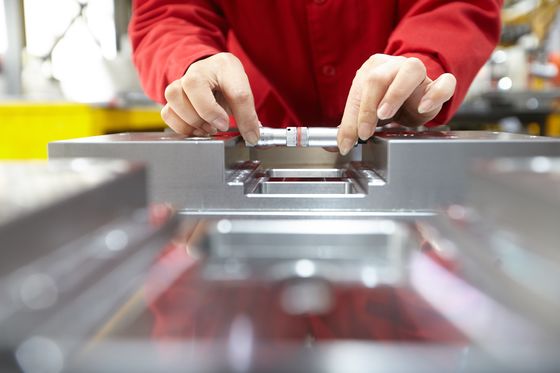 Bagian Cetakan Plastik ASSAB 8407 Pemrosesan CNC MAKINO Non Standar